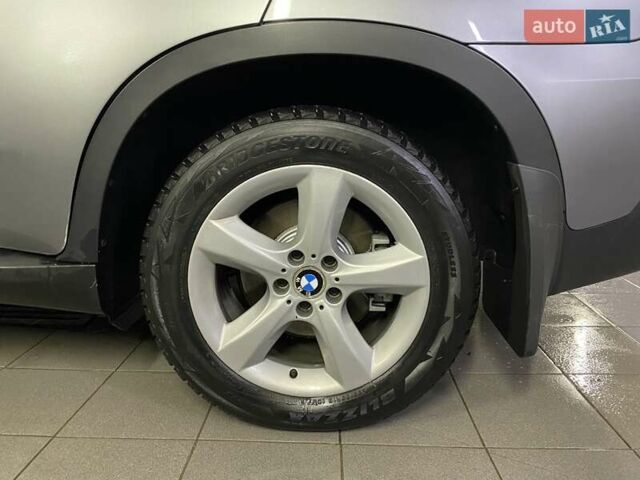 Серый БМВ Х5, объемом двигателя 3 л и пробегом 200 тыс. км за 13999 $, фото 17 на Automoto.ua