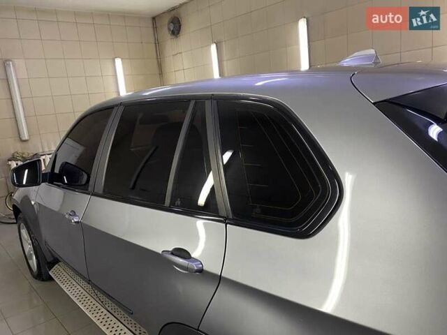 Серый БМВ Х5, объемом двигателя 3 л и пробегом 200 тыс. км за 13999 $, фото 13 на Automoto.ua