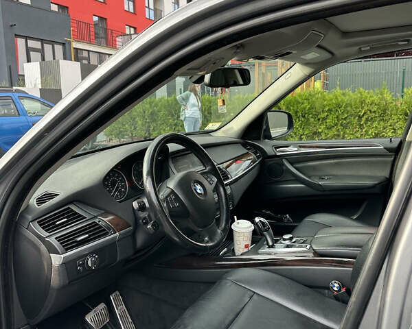 Серый БМВ Х5, объемом двигателя 3 л и пробегом 300 тыс. км за 11500 $, фото 4 на Automoto.ua