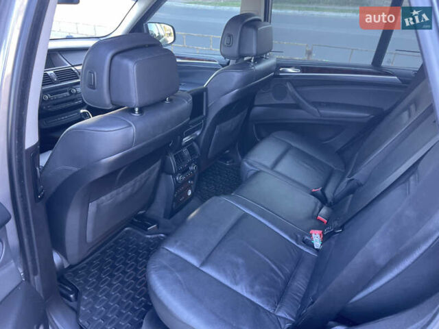 Серый БМВ Х5, объемом двигателя 3 л и пробегом 335 тыс. км за 10900 $, фото 10 на Automoto.ua