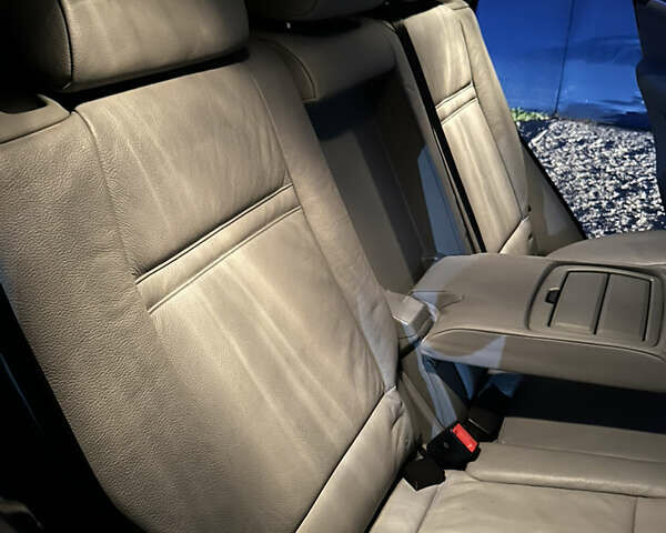Серый БМВ Х5, объемом двигателя 3 л и пробегом 228 тыс. км за 12000 $, фото 35 на Automoto.ua