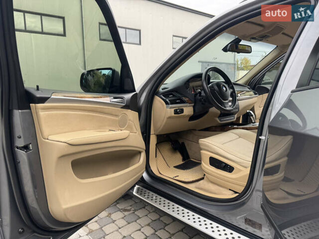 Серый БМВ Х5, объемом двигателя 3 л и пробегом 283 тыс. км за 13950 $, фото 33 на Automoto.ua
