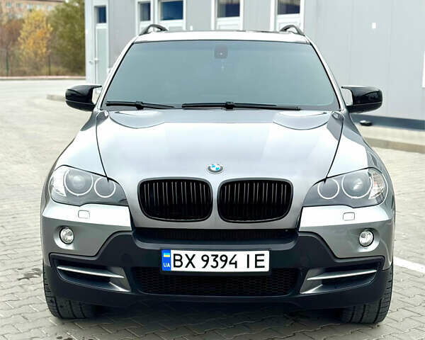 Серый БМВ Х5, объемом двигателя 3 л и пробегом 281 тыс. км за 12800 $, фото 1 на Automoto.ua