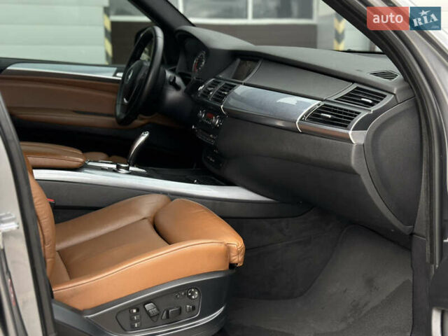 Серый БМВ Х5, объемом двигателя 3 л и пробегом 360 тыс. км за 15750 $, фото 51 на Automoto.ua