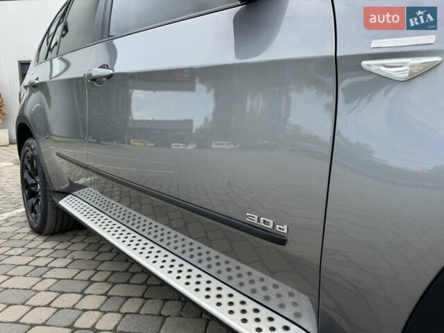 Серый БМВ Х5, объемом двигателя 3 л и пробегом 283 тыс. км за 13950 $, фото 6 на Automoto.ua