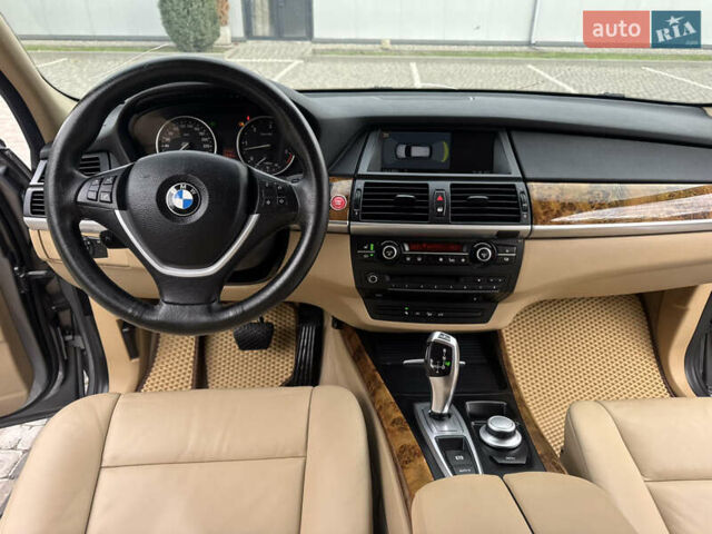 Серый БМВ Х5, объемом двигателя 3 л и пробегом 283 тыс. км за 13950 $, фото 56 на Automoto.ua