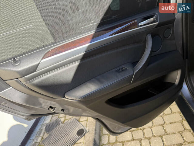 Сірий БМВ Х5, об'ємом двигуна 3 л та пробігом 260 тис. км за 11700 $, фото 56 на Automoto.ua