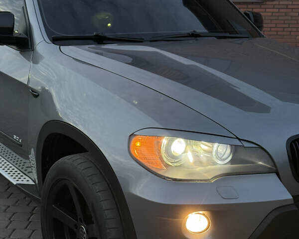 Серый БМВ Х5, объемом двигателя 3 л и пробегом 254 тыс. км за 13999 $, фото 16 на Automoto.ua