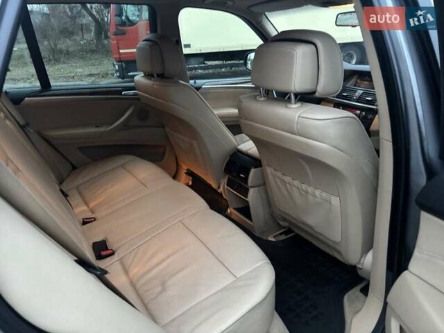 Серый БМВ Х5, объемом двигателя 3 л и пробегом 335 тыс. км за 14000 $, фото 11 на Automoto.ua