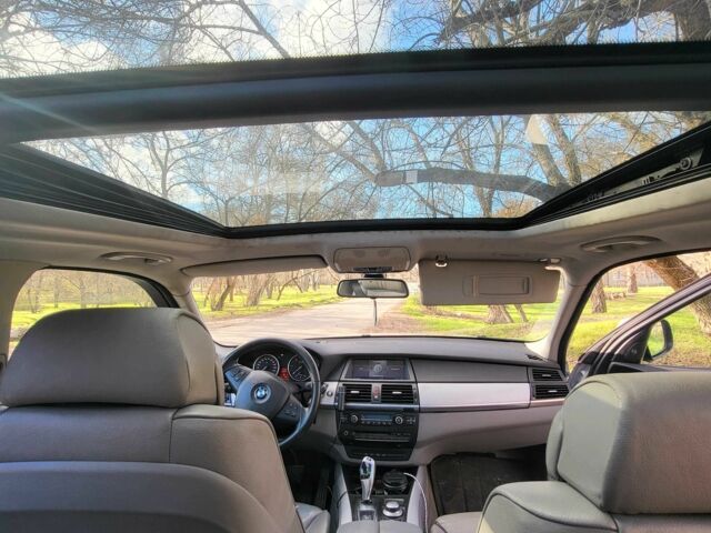 Серый БМВ Х5, объемом двигателя 3 л и пробегом 358 тыс. км за 6800 $, фото 13 на Automoto.ua