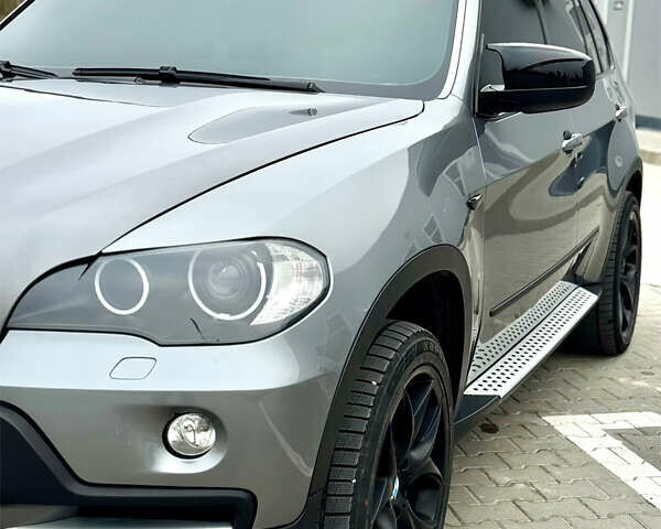 Серый БМВ Х5, объемом двигателя 3 л и пробегом 281 тыс. км за 12800 $, фото 5 на Automoto.ua