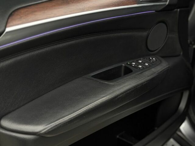 Серый БМВ Х5, объемом двигателя 3 л и пробегом 287 тыс. км за 12700 $, фото 13 на Automoto.ua