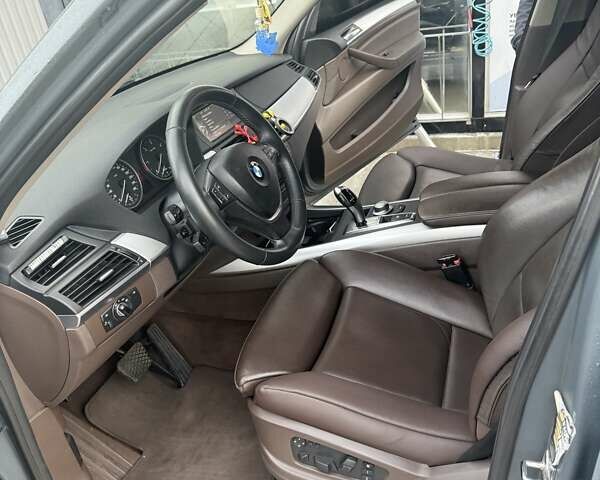 Серый БМВ Х5, объемом двигателя 3 л и пробегом 370 тыс. км за 15800 $, фото 12 на Automoto.ua