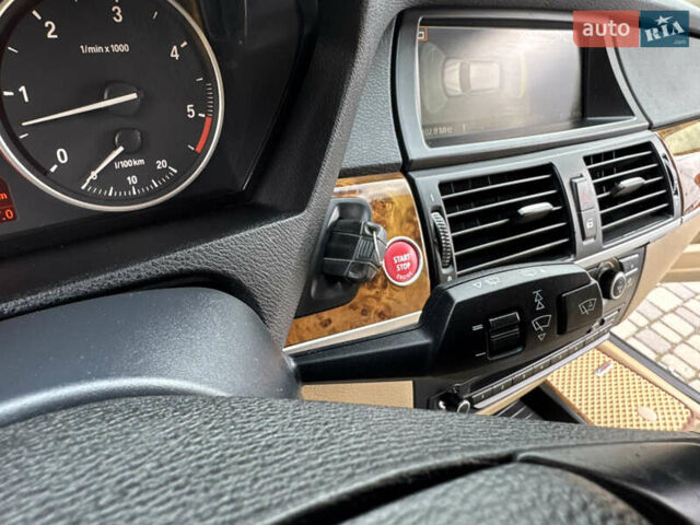 Серый БМВ Х5, объемом двигателя 3 л и пробегом 283 тыс. км за 13950 $, фото 51 на Automoto.ua