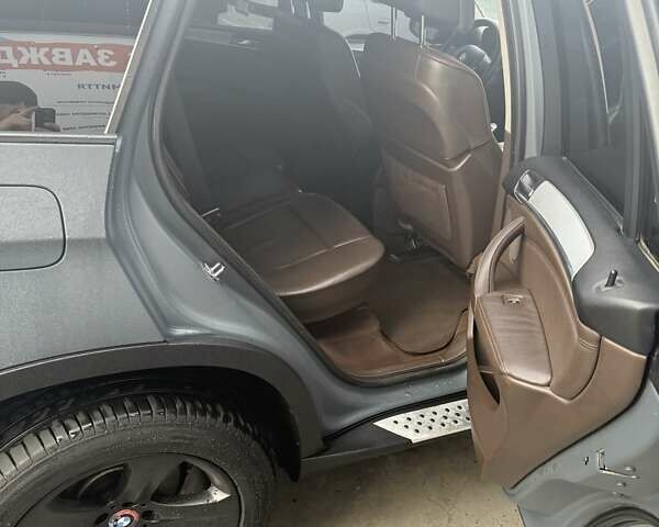 Серый БМВ Х5, объемом двигателя 3 л и пробегом 370 тыс. км за 15800 $, фото 9 на Automoto.ua