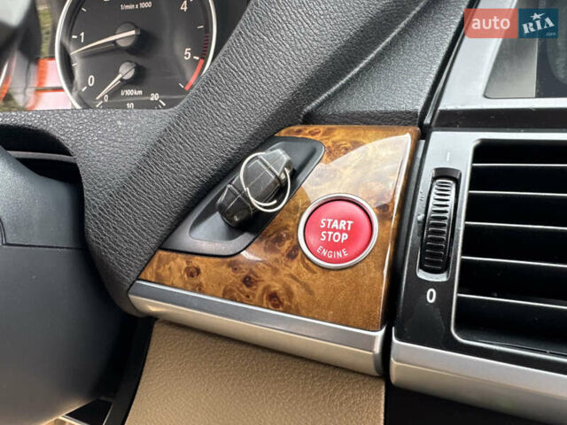 Серый БМВ Х5, объемом двигателя 3 л и пробегом 283 тыс. км за 13950 $, фото 54 на Automoto.ua