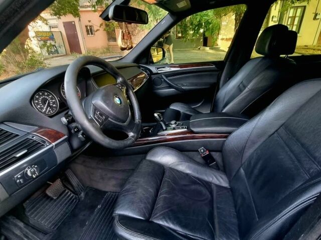 Серый БМВ Х5, объемом двигателя 3 л и пробегом 370 тыс. км за 8900 $, фото 7 на Automoto.ua
