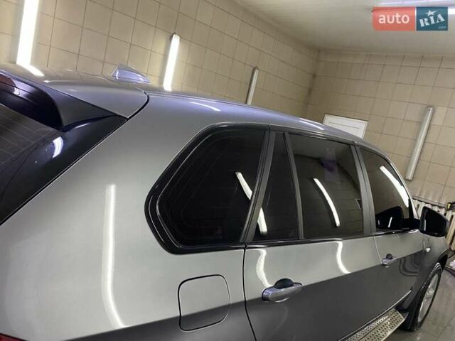 Серый БМВ Х5, объемом двигателя 3 л и пробегом 200 тыс. км за 13999 $, фото 12 на Automoto.ua