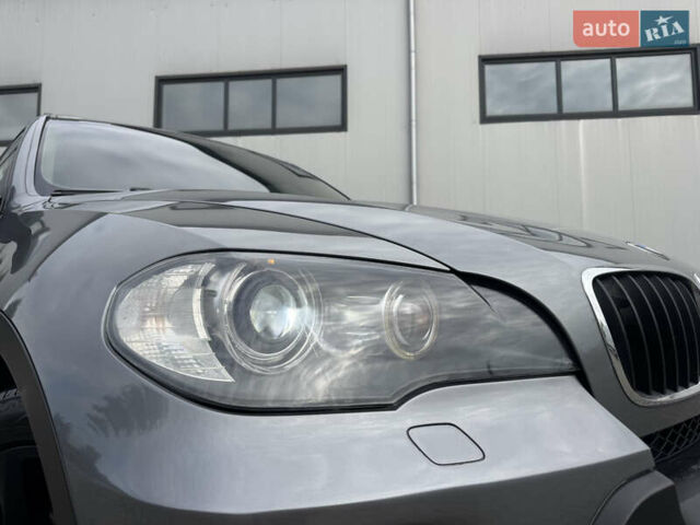 Серый БМВ Х5, объемом двигателя 3 л и пробегом 283 тыс. км за 13950 $, фото 10 на Automoto.ua