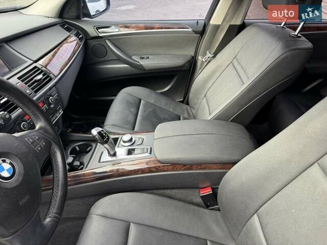 Сірий БМВ Х5, об'ємом двигуна 3 л та пробігом 240 тис. км за 10900 $, фото 59 на Automoto.ua