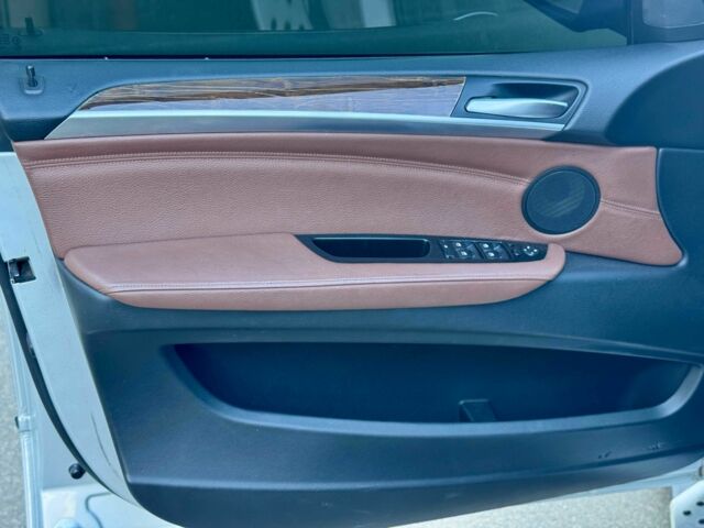 Серый БМВ Х5, объемом двигателя 3 л и пробегом 187 тыс. км за 8999 $, фото 11 на Automoto.ua