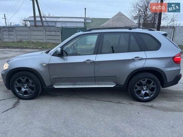 Серый БМВ Х5, объемом двигателя 3 л и пробегом 335 тыс. км за 14000 $, фото 1 на Automoto.ua