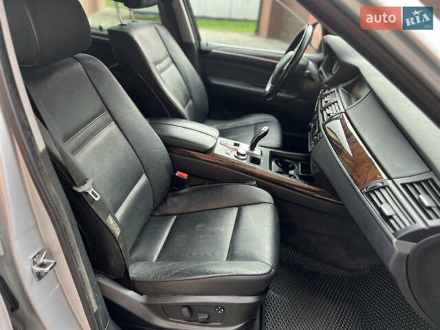 Серый БМВ Х5, объемом двигателя 3 л и пробегом 400 тыс. км за 9300 $, фото 9 на Automoto.ua