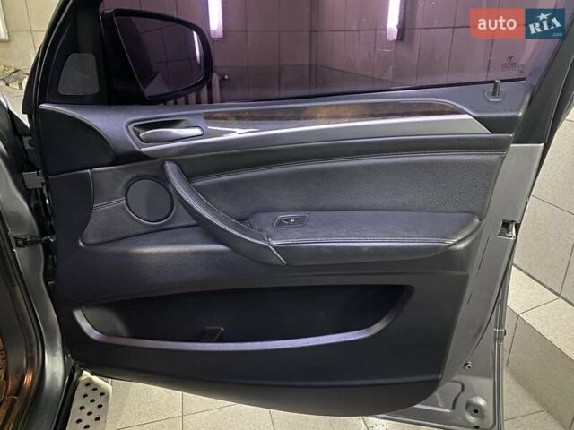 Серый БМВ Х5, объемом двигателя 3 л и пробегом 200 тыс. км за 13999 $, фото 25 на Automoto.ua