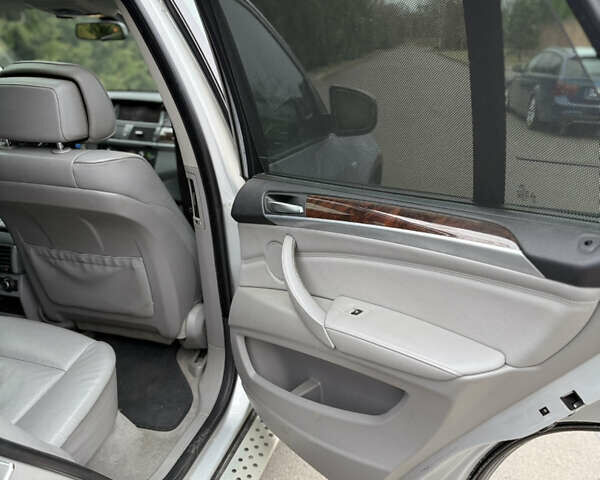 Серый БМВ Х5, объемом двигателя 3 л и пробегом 223 тыс. км за 13499 $, фото 28 на Automoto.ua