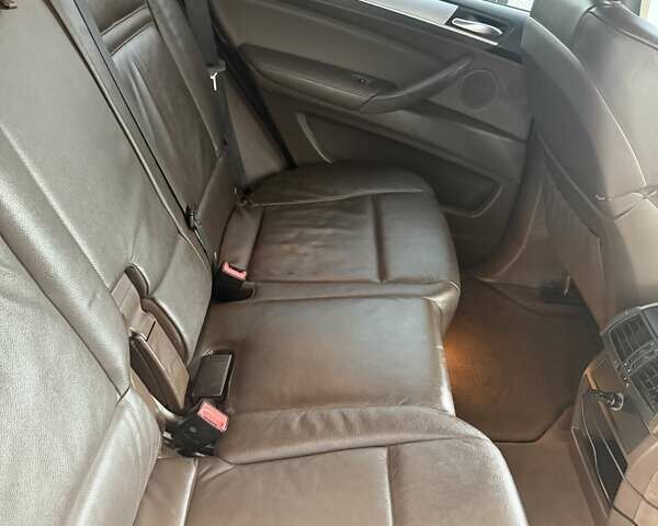 Серый БМВ Х5, объемом двигателя 3 л и пробегом 370 тыс. км за 15800 $, фото 7 на Automoto.ua