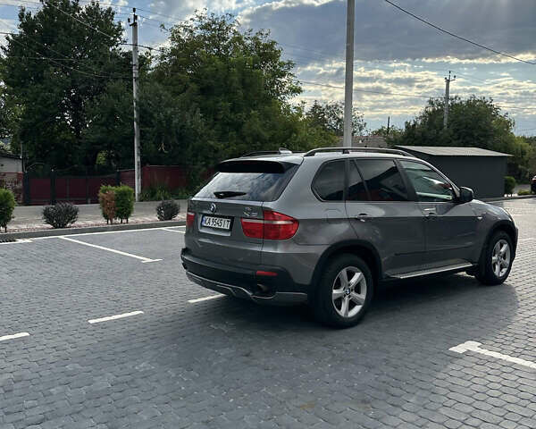 Серый БМВ Х5, объемом двигателя 3 л и пробегом 300 тыс. км за 11500 $, фото 1 на Automoto.ua