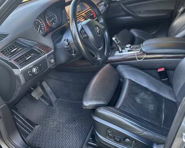 Серый БМВ Х5, объемом двигателя 4.8 л и пробегом 197 тыс. км за 12000 $, фото 9 на Automoto.ua