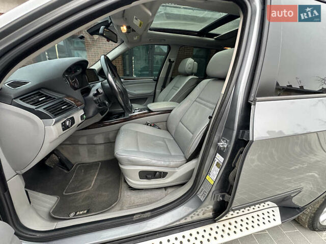 Серый БМВ Х5, объемом двигателя 3 л и пробегом 240 тыс. км за 11000 $, фото 27 на Automoto.ua