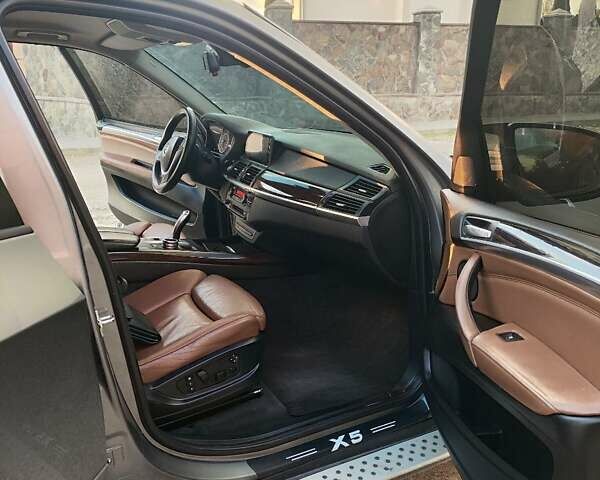 Серый БМВ Х5, объемом двигателя 3 л и пробегом 392 тыс. км за 12499 $, фото 6 на Automoto.ua