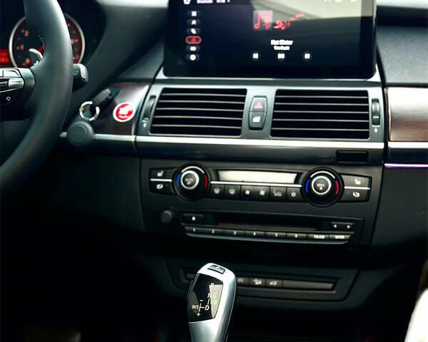 Серый БМВ Х5, объемом двигателя 3 л и пробегом 281 тыс. км за 12800 $, фото 21 на Automoto.ua