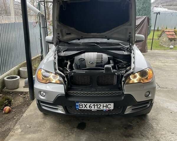Серый БМВ Х5, объемом двигателя 3 л и пробегом 330 тыс. км за 14000 $, фото 13 на Automoto.ua