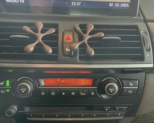 Серый БМВ Х5, объемом двигателя 3 л и пробегом 330 тыс. км за 14000 $, фото 2 на Automoto.ua