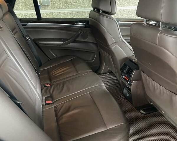 Серый БМВ Х5, объемом двигателя 3 л и пробегом 330 тыс. км за 14000 $, фото 7 на Automoto.ua