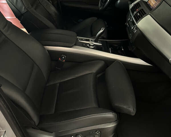 Серый БМВ Х5, объемом двигателя 3 л и пробегом 294 тыс. км за 17500 $, фото 27 на Automoto.ua