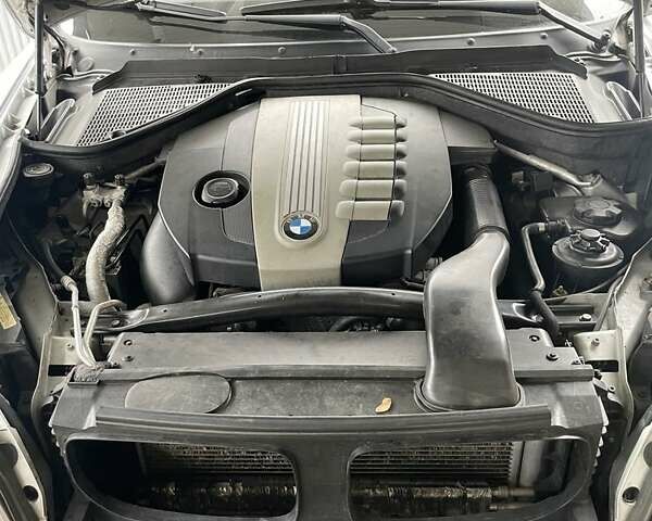 Серый БМВ Х5, объемом двигателя 3 л и пробегом 330 тыс. км за 14000 $, фото 1 на Automoto.ua