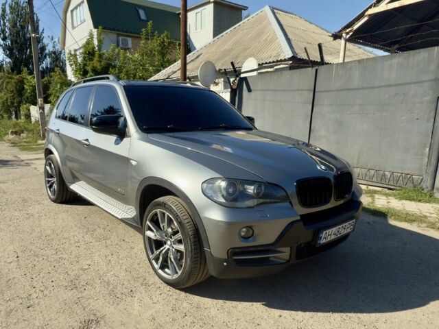 Серый БМВ Х5, объемом двигателя 3 л и пробегом 437 тыс. км за 14800 $, фото 1 на Automoto.ua