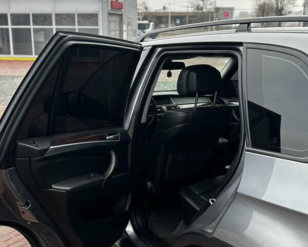 Серый БМВ Х5, объемом двигателя 3 л и пробегом 305 тыс. км за 11300 $, фото 16 на Automoto.ua