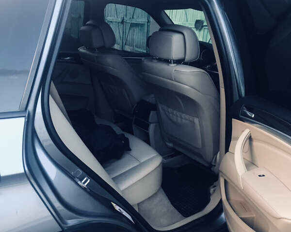 Сірий БМВ Х5, об'ємом двигуна 3 л та пробігом 400 тис. км за 14500 $, фото 3 на Automoto.ua