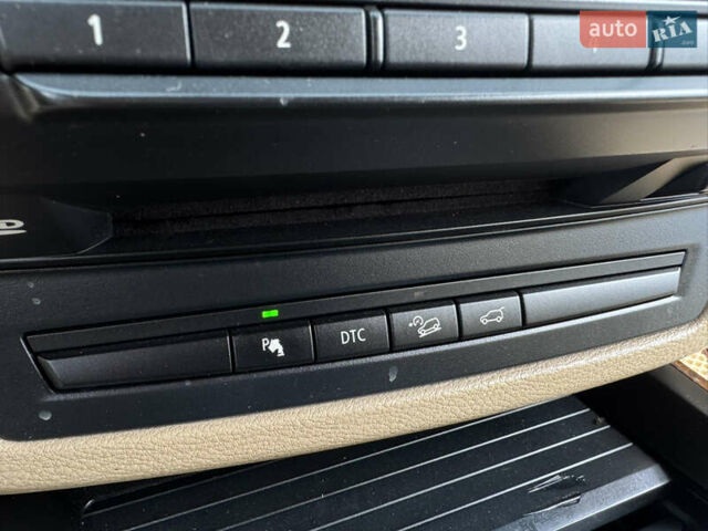 Серый БМВ Х5, объемом двигателя 3 л и пробегом 283 тыс. км за 13950 $, фото 45 на Automoto.ua