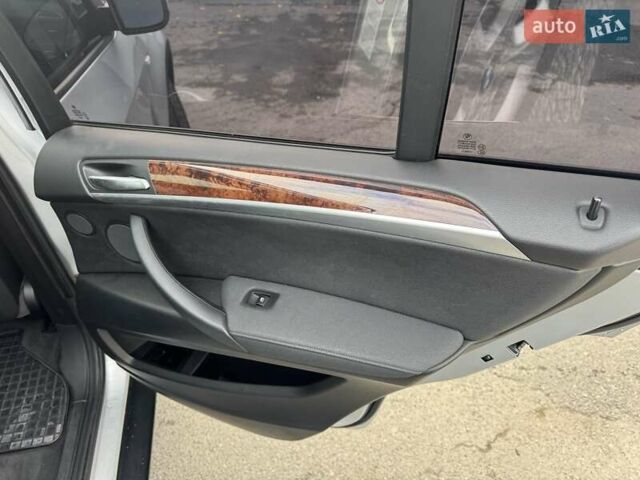 Сірий БМВ Х5, об'ємом двигуна 3 л та пробігом 240 тис. км за 10900 $, фото 25 на Automoto.ua