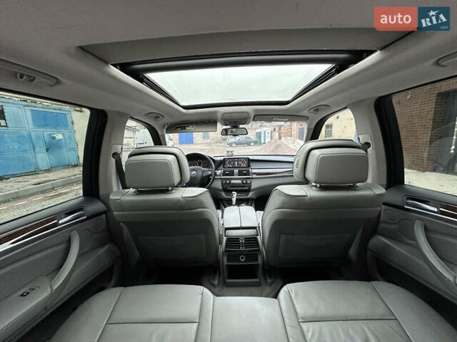 Серый БМВ Х5, объемом двигателя 3 л и пробегом 240 тыс. км за 11000 $, фото 19 на Automoto.ua