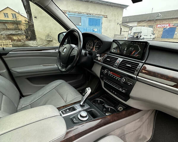 Серый БМВ Х5, объемом двигателя 3 л и пробегом 240 тыс. км за 11000 $, фото 26 на Automoto.ua