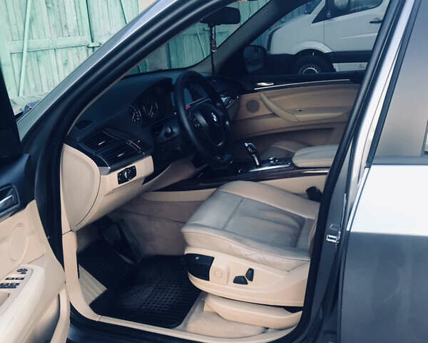 Сірий БМВ Х5, об'ємом двигуна 3 л та пробігом 400 тис. км за 14500 $, фото 7 на Automoto.ua