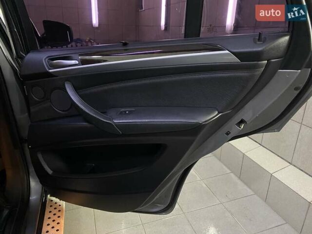 Серый БМВ Х5, объемом двигателя 3 л и пробегом 200 тыс. км за 13999 $, фото 27 на Automoto.ua