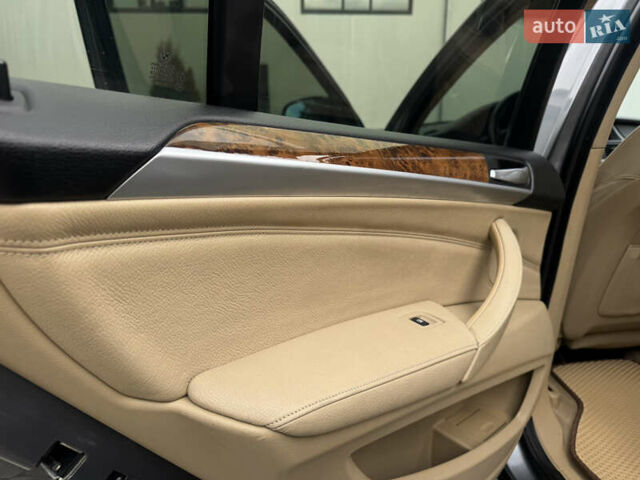 Серый БМВ Х5, объемом двигателя 3 л и пробегом 283 тыс. км за 13950 $, фото 26 на Automoto.ua
